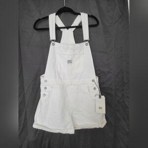 Levi's NWT Overalls Shortalls NWT Sz M